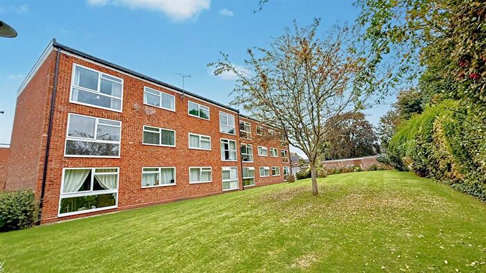 1 Bedroom Flat For Sale In Tennis Courts, Kings Norton / Bournville, Birmingham, B30