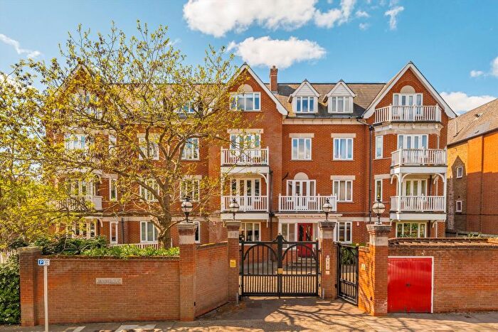 2 Bedroom Flat For Sale In Darlaston Road, Wimbledon, SW19