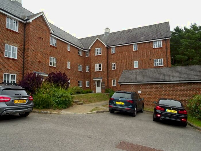 2 Bedroom Flat To Rent In Bolnore Village, Haywards Heath, RH16
