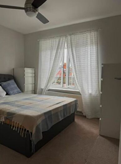 2 Bedroom Terraced House To Rent In Shaftesbury Road, Reading, London, RG30