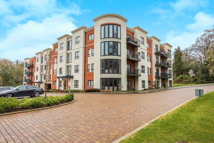 2 Bedroom Apartment To Rent In Kings Quarter, Binfield, RG42