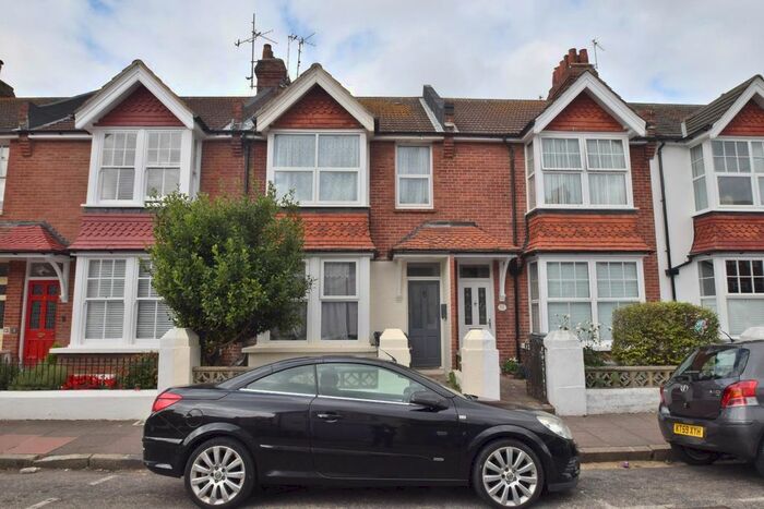 3 Bedroom Flat To Rent In Rylstone Road, Eastbourne BN22