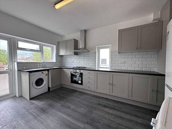 3 Bedroom Flat To Rent In Kenton Lane, Harrow, HA3