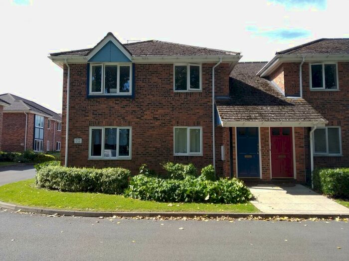 1 Bedroom Flat To Rent In Corinthian Court, Alcester, B49