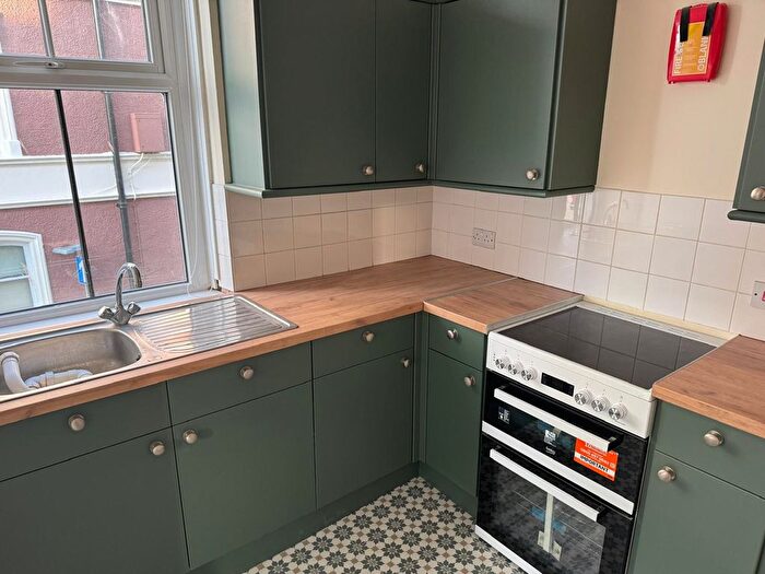 2 Bedroom Flat To Rent In North Penrallt, Caernarfon, LL55