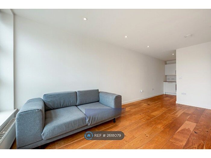 1 Bedroom Flat To Rent In Bethwin Road, London, SE5