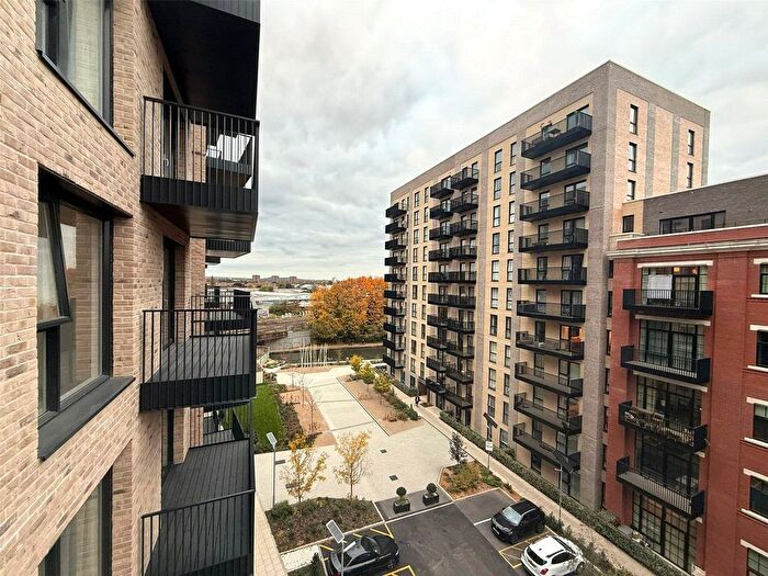 2 Bedroom Flat To Rent In Hayes Village, Nestles Avenue, Hayes, Middlesex, UB3