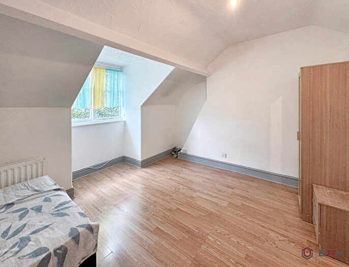 5 Bedroom House Of Multiple Occupation For Sale In Broxholme Lane, Doncaster, DN1