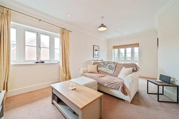 2 Bedroom Apartment For Sale In Cambridge Road, Crowthorne, Berkshire, RG45