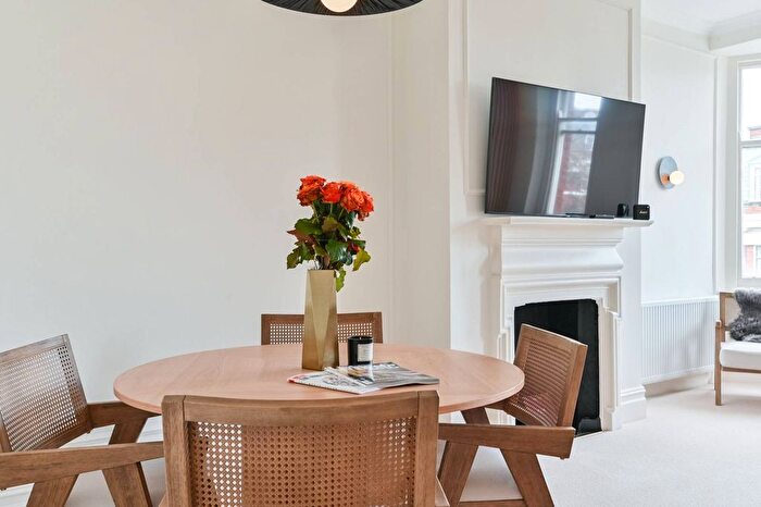 1 Bedroom Flat To Rent In Kings Road, Chelsea, London, SW3