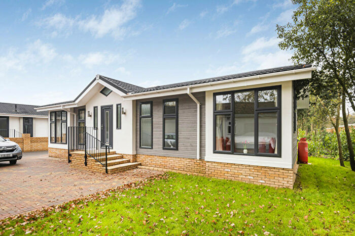 2 Bedroom Park Home For Sale In Avenue One, Weybridge Park Estates, Addlestone, Surrey, KT15