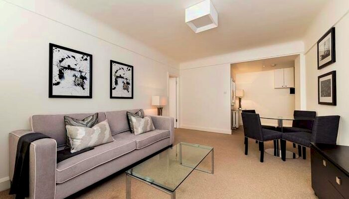 2 Bedroom Flat To Rent In Fulham Road, Chelsea, SW3