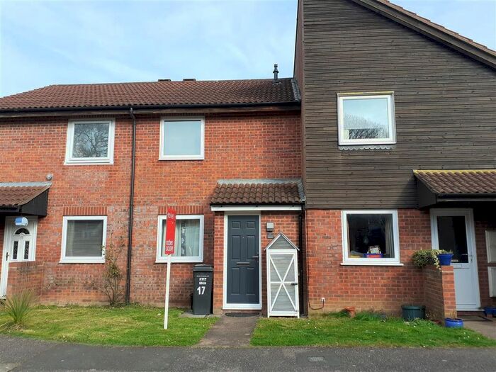 2 Bedroom Terraced House To Rent In Clover Mead, Taunton, TA1