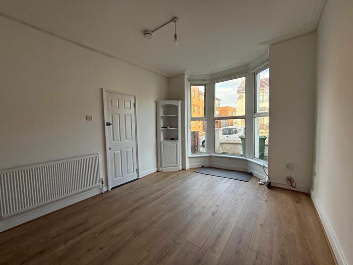 2 Bedroom Flat To Rent In Chichester Road, Portsmouth, PO2