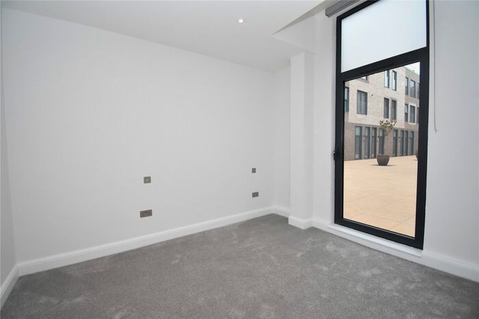 1 Bedroom Flat To Rent In Emerald House, A London Road, Newbury, Berkshire, RG14