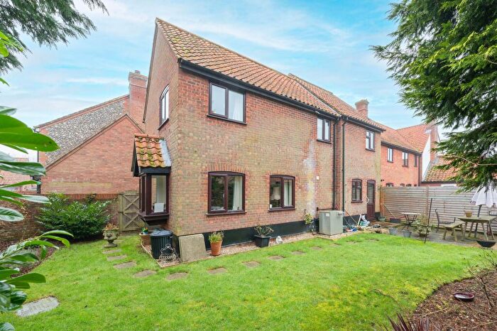 3 Bedroom Semi-Detached House For Sale In Sandles Court, PE32