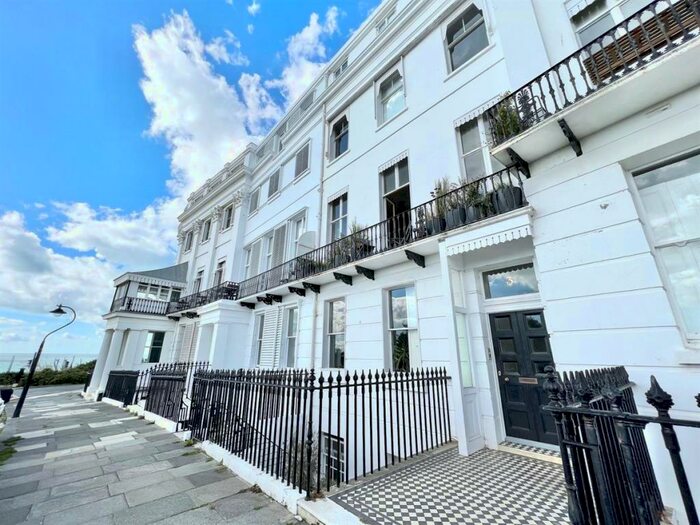 2 Bedroom Apartment To Rent In Lewes Crescent, Brighton, BN2
