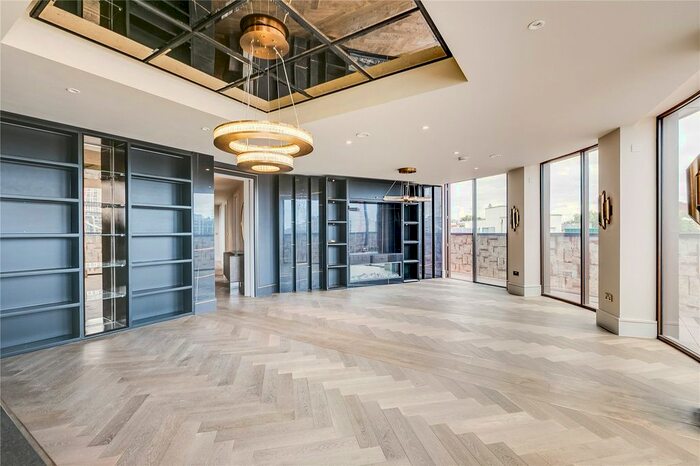 3 Bedroom Flat To Rent In Bronze Foundry House, Edith Row, SW6