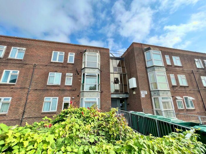 1 Bedroom Apartment To Rent In Robert Lodge, Whitehawk Road, Brighton, BN2