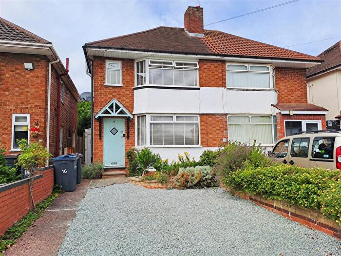 3 Bedroom Semi-Detached House For Sale In Chaffcombe Road, Sheldon, Birmingham, B26