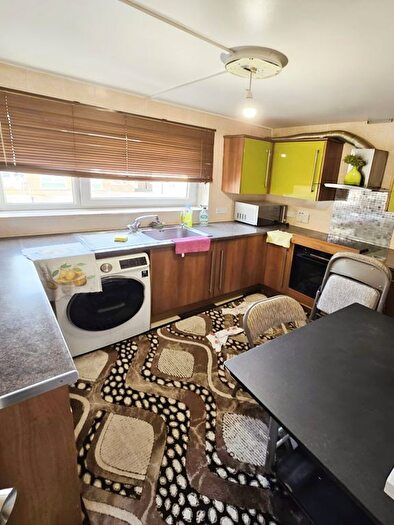 3 Bedroom Flat To Rent In Cowbridge Lane, Barking, IG11