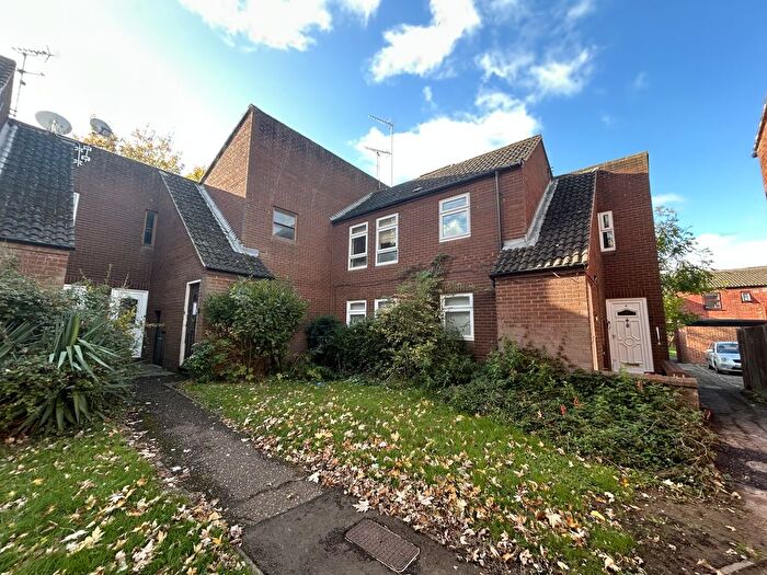 1 Bedroom Flat For Sale In Lupin Close, West Drayton, Greater London, UB7