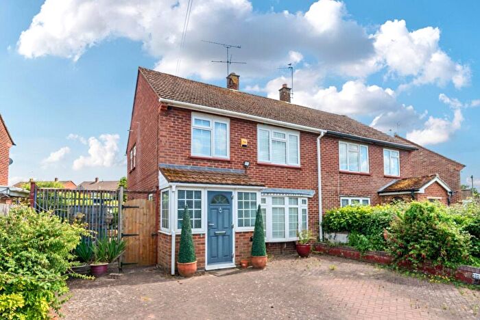 3 Bedroom Semi-Detached House For Sale In Bowling Green Road, Chobham, GU24