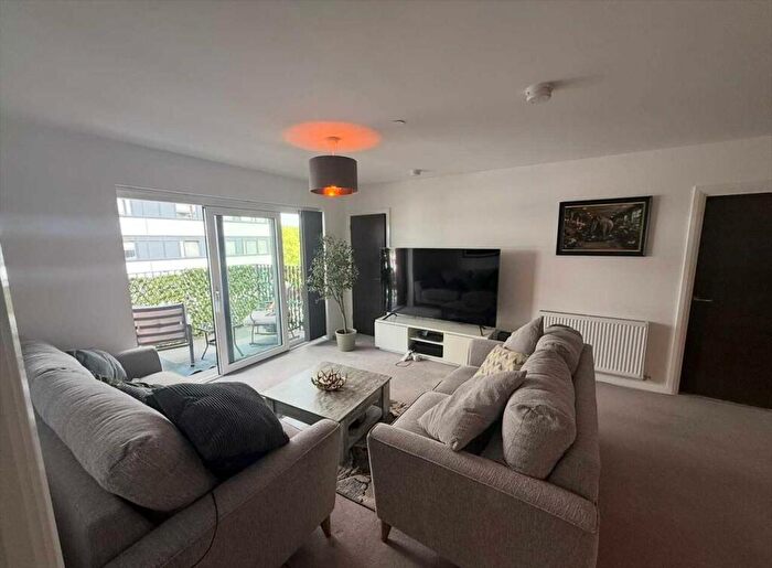 2 Bedroom Apartment For Sale In Victoria Avenue, Southend On Sea, SS2