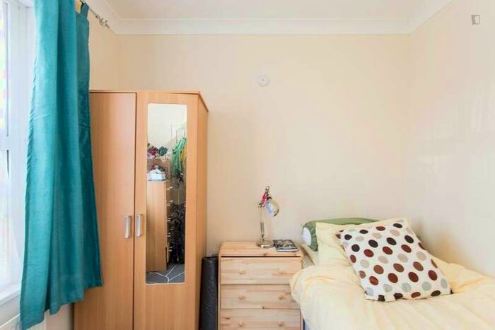 House To Rent In Wulfstan Street, London, W12