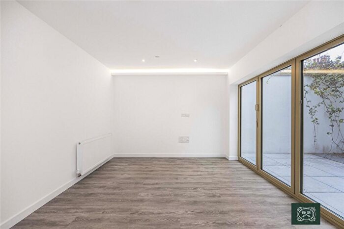 2 Bedroom House For Sale In North Circular Road, Palmers Road, N13