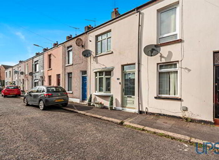 3 Bedroom Mid Terraced House For Sale In Upton Cottages, Belfast, BT11