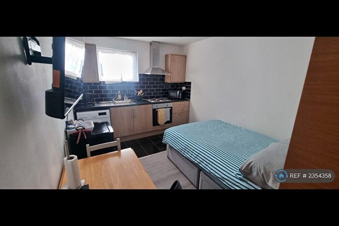 Studio To Rent In Walthamstow, London, E17