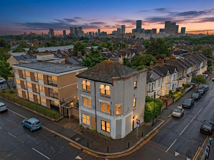 2 Bedroom Flat For Sale In Langthorne Road, London, E11