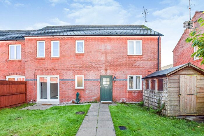 2 Bedroom Flat To Rent In Parkgate Road, West Timperley, Altrincham, Greater Manchester, WA14