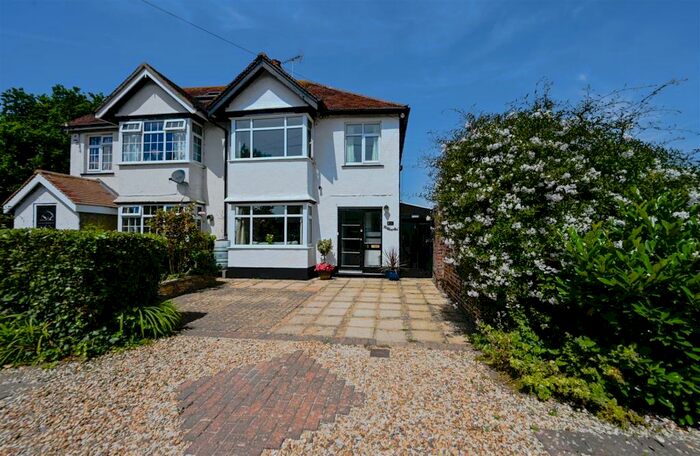3 Bedroom Semi-Detached House To Rent In Burnham Gardens, Bognor Regis, PO21