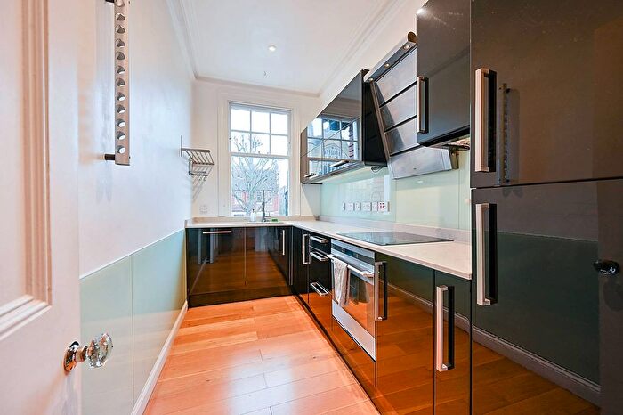 2 Bedroom Flat For Sale In Marchwood Crescent, Ealing, London, W5