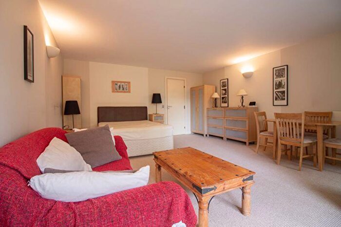 Flat To Rent In Burrells Wharf Square, Isle Of Dogs, E14