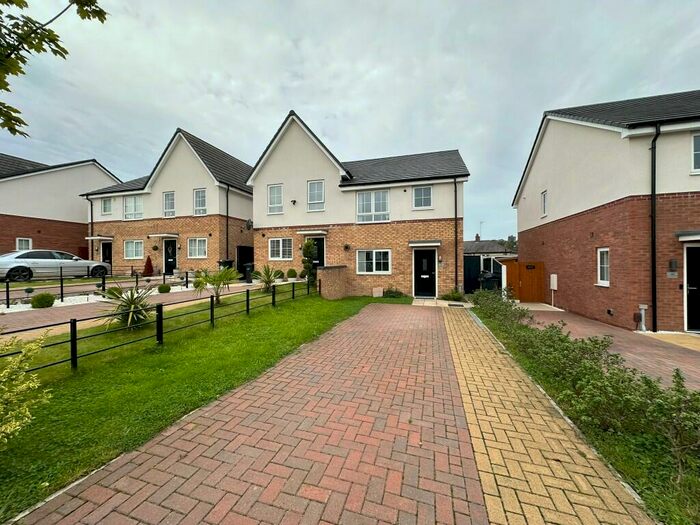3 Bedroom Semi-Detached House To Rent In Blue Coat Drive, Dudley, West Midlands, DY2