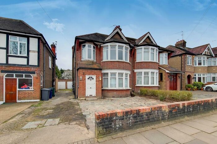 3 Bedroom Semi-Detached House To Rent In Laurel Way, London, N20