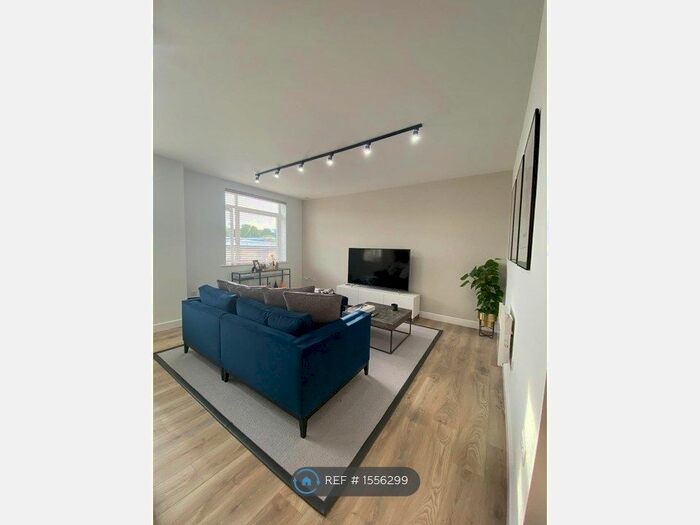 2 Bedroom Flat To Rent In Fitzwilliam Street, Bletchley, Milton Keynes, MK3