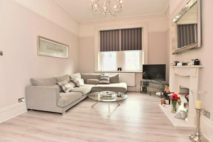 2 Bedroom Flat To Rent In Cold Bath Road, Wells House, HG2