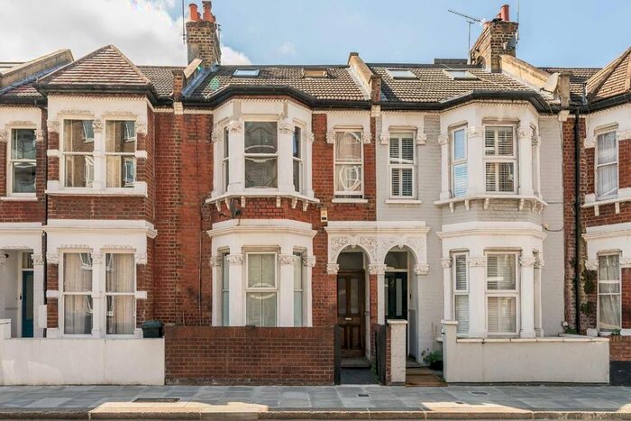 2 Bedroom Flat To Rent In Kelvedon Road, London, SW6