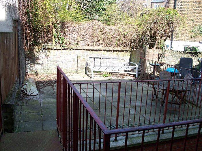 1 Bedroom Flat To Rent In Leighton Road, Kentish Town, NW5