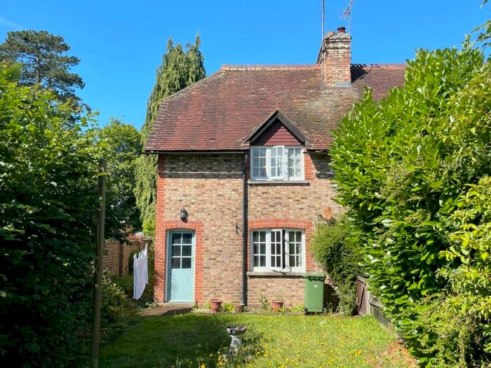 3 Bedroom End Of Terrace House For Sale In Park Terrace, Main Road