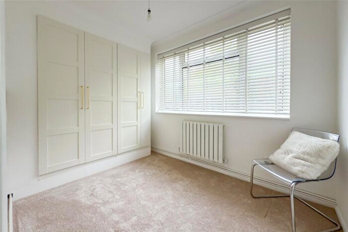 2 Bedroom Apartment For Sale In The Beeches, Park Street, St. Albans, Hertfordshire, AL2
