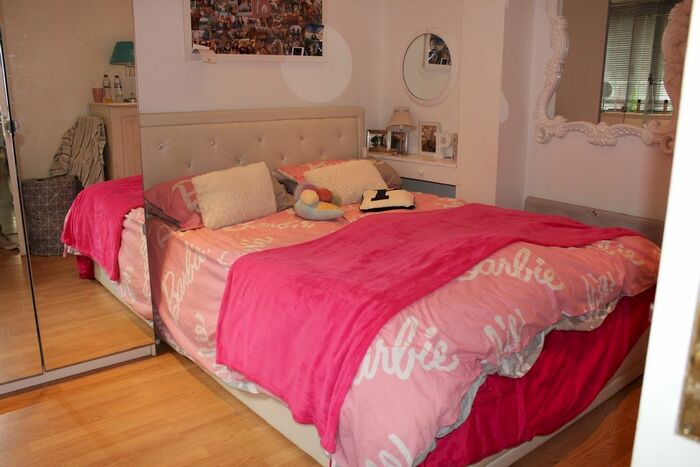 2 Bedroom Flat To Rent In Blythe Road, Kensington Olympia, London, W14
