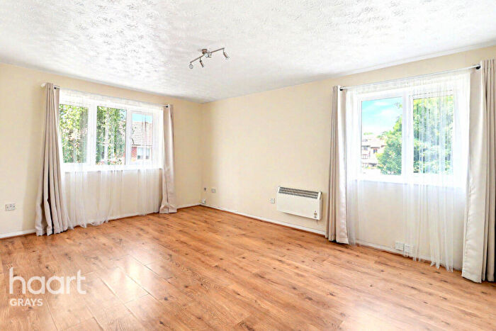 2 Bedroom Flat To Rent In Conway Gardens, Grays, RM17