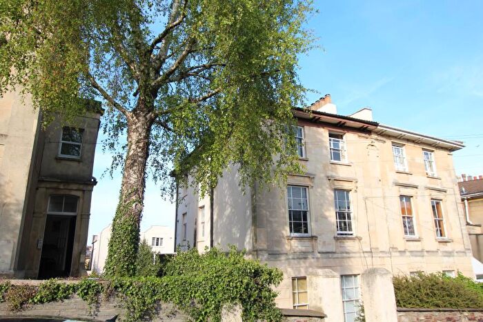2 Bedroom Flat To Rent In Victoria Walk - Cotham, BS6
