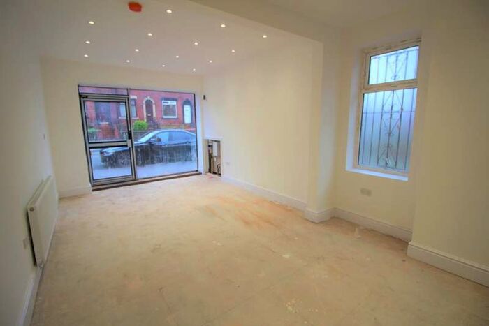 Property To Rent In Huddersfield Road Oldham, OL4