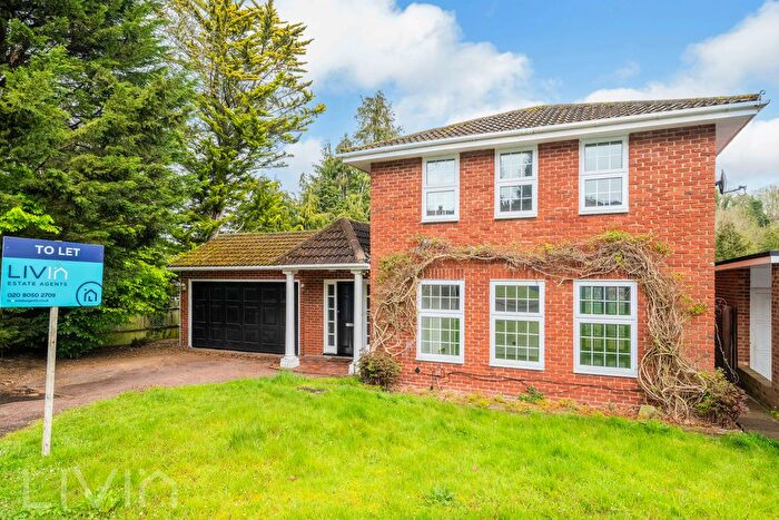 4 Bedroom Detached House To Rent In Dornford Gardens, Coulsdon, CR5